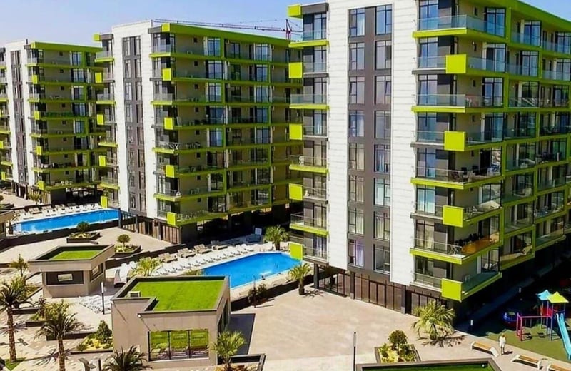 Аренда комфортных 3-комнатных апартаментов с видом на море, 89 м², в районе Мамая, Констанца, Румыния